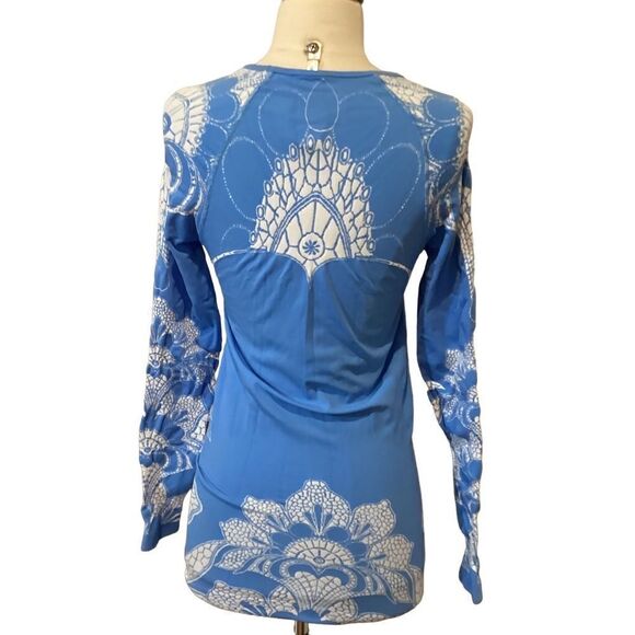Athleta Blue White Tattoo Twist Seamless Top Medium M - Picture 6 of 10